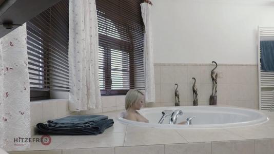 Превью Опытная блондинка занялась сексом с бойфрендом в ванной № 11092